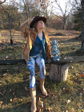 Load image into Gallery viewer, Dragon Wing Leggings